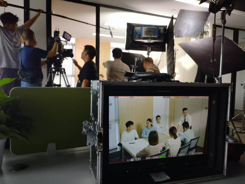 容城县TVC拍摄公司：科技产品视觉化大师，诠释未来感与功能美学
